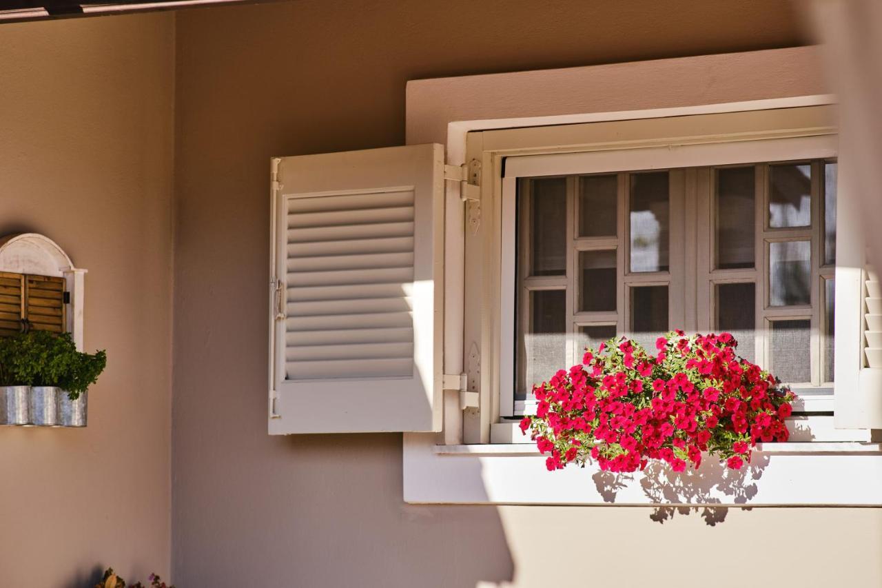 Villa Doreta Roda  Exterior photo